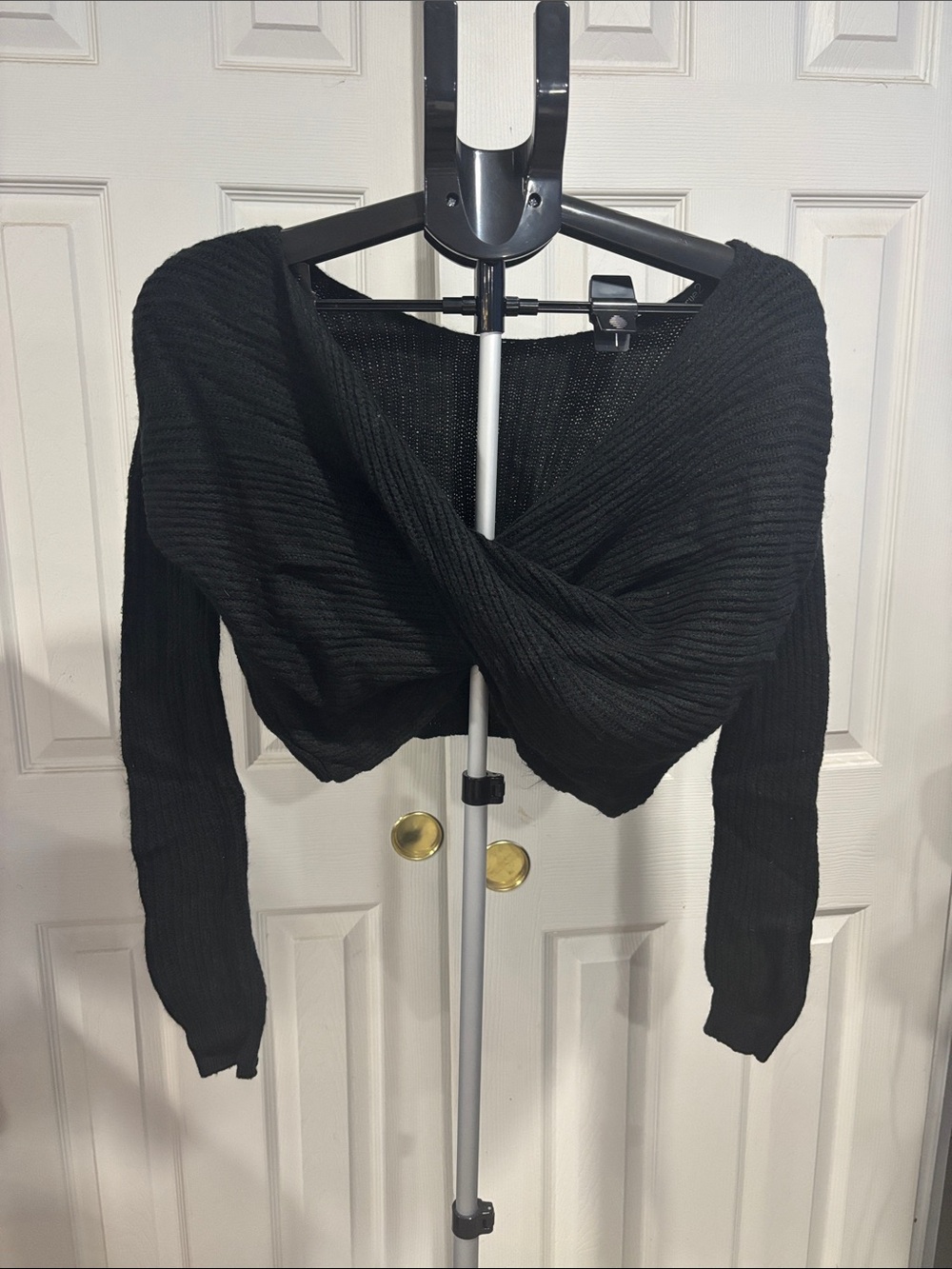 Rue21 Black Twist-Front V-Neck Cropped Sweater